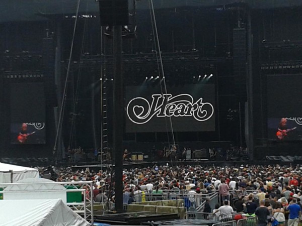 Can you find them on this ENORMOUS stage?